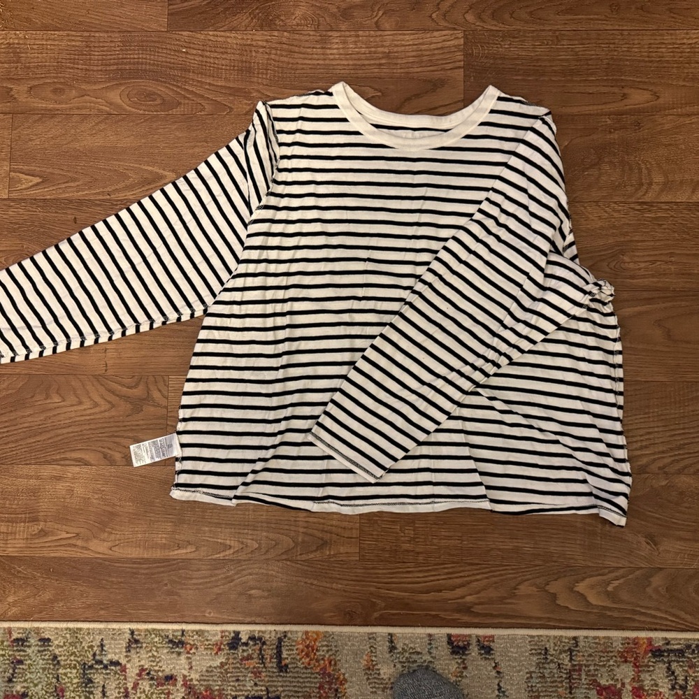 Old Navy Black and White Striped Long Sleeve Tee